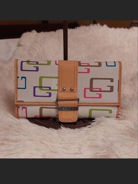 Vintage GUESS White Multicolor G Logo Wallet
